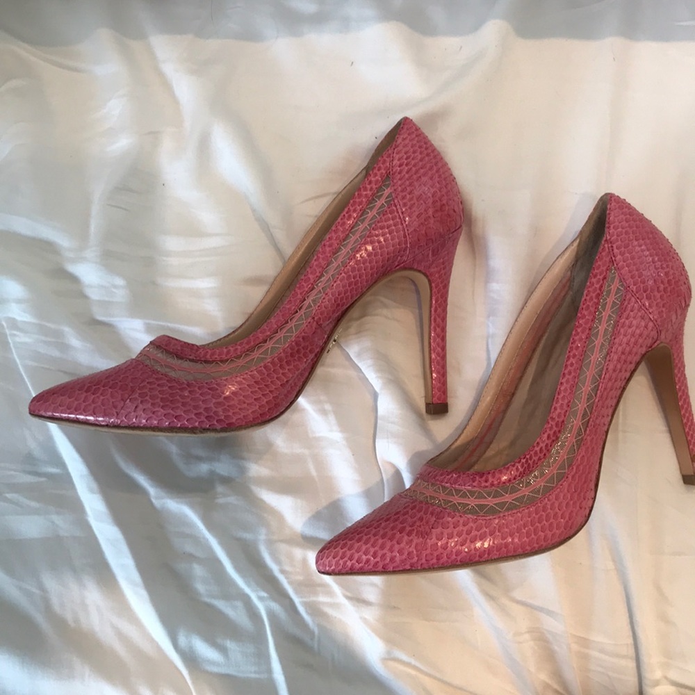 Pink Pour la Victoria Pumps - Picture 2 of 5